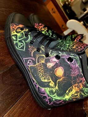 Men's High-Top Sneakers with Neon Rainbow Skull Print - Black